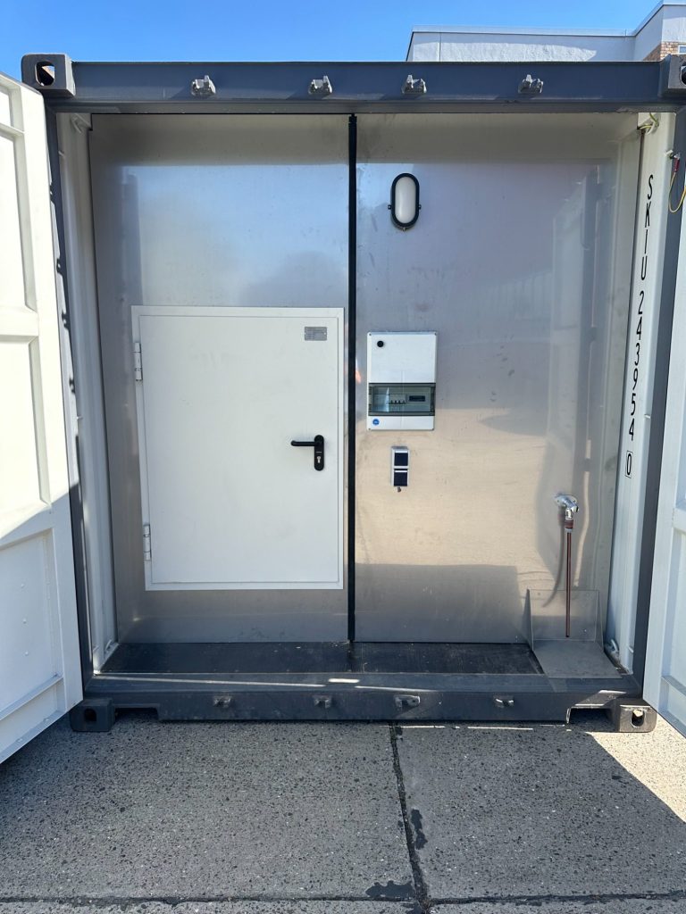 Mobiler Trinkwassercontainer von Waconti von vorne